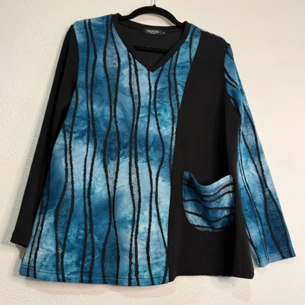 Fashion Cage Creation V-Neck Top with Blue and Black Absteact Design, Sz S.